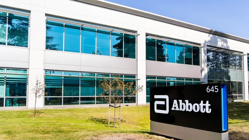 Is Now the Right Time to Invest in Abbott Laboratories After Recent Stock Declines?