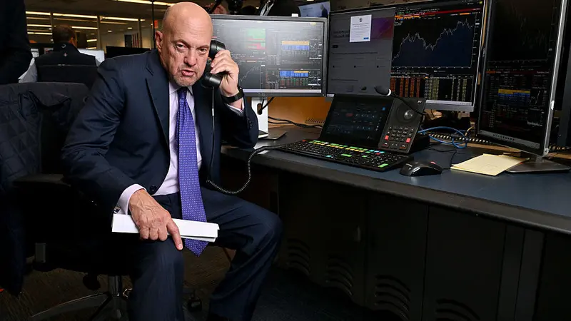 Jim Cramer Sells Stocks Amid Overbought S&P 500 Signals, Yet Historical Data Suggests Caution