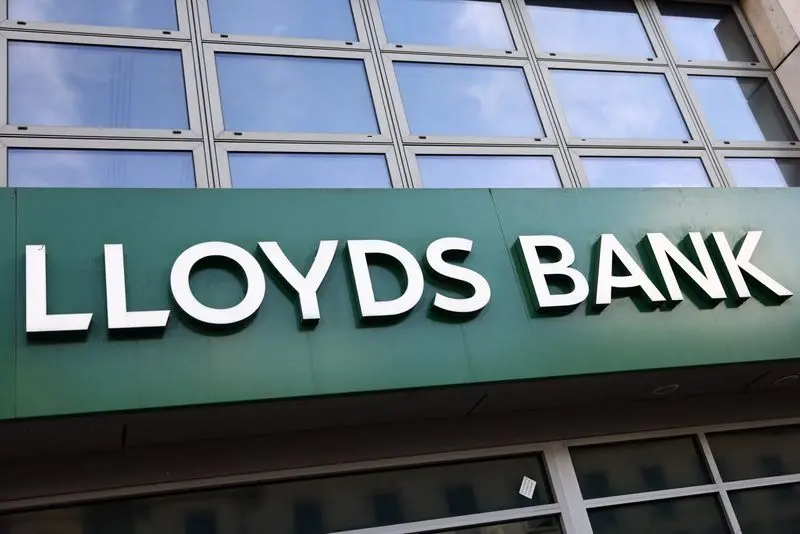 Lloyds Launches AI Investment Guidance Tool Amid Regulatory Review in the UK