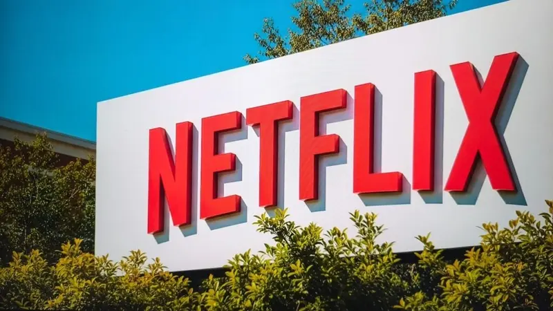 Netflix's Pricing Strategy: Subscribers Pay Less Per Hour Compared to Rivals, According to Greg Peters