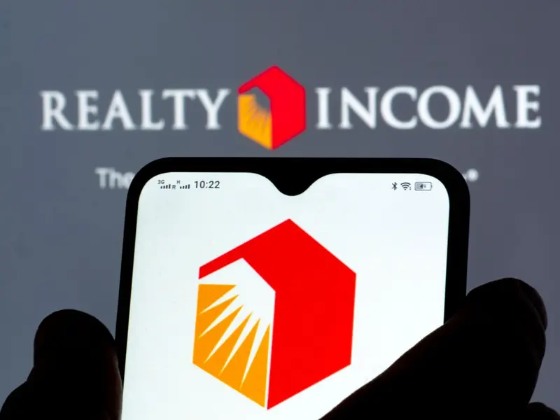 Why Realty Income Stock is a Smart Long-Term Investment for Monthly Dividends